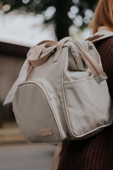 Mochila Maternidad Mediana Encanto Marfil Con Bolso Frontal Térmico