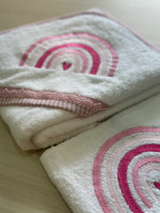Kit Toalla con Capucha y Babita Rosa Arco Íris