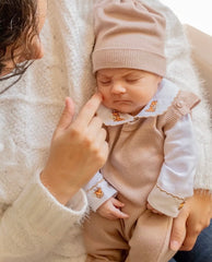 Salida Maternidad Bordada Beige Con Blanco