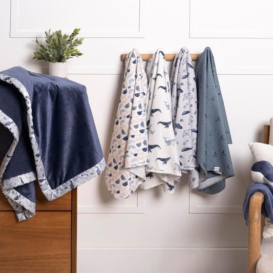 Paquete con 4 mantas de franela Calma Costera 76,2cmx76,2cm