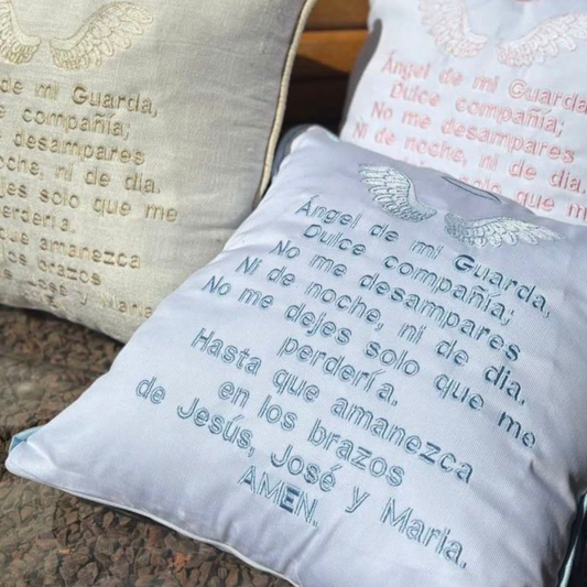 Almohada Toyana Personalizada con Oración Bordada