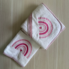 Kit Toalla con Capucha y Babita Rosa Arco Íris